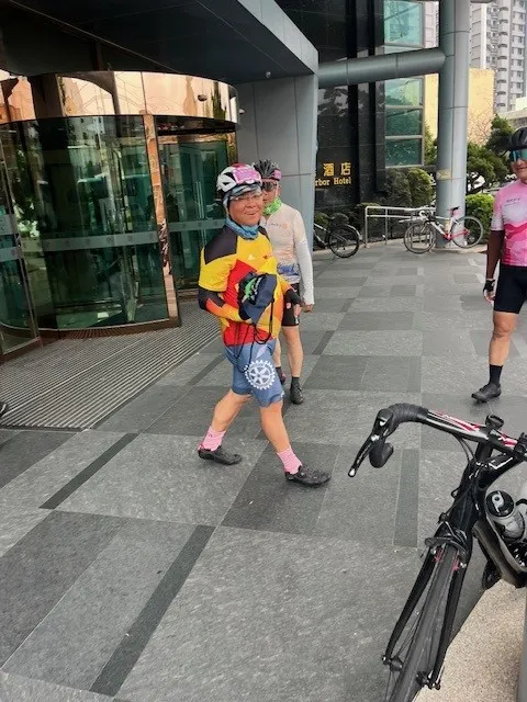 Jerry忘記拿背包