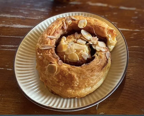 當地的肉桂捲長相和口感都不是我熟悉的