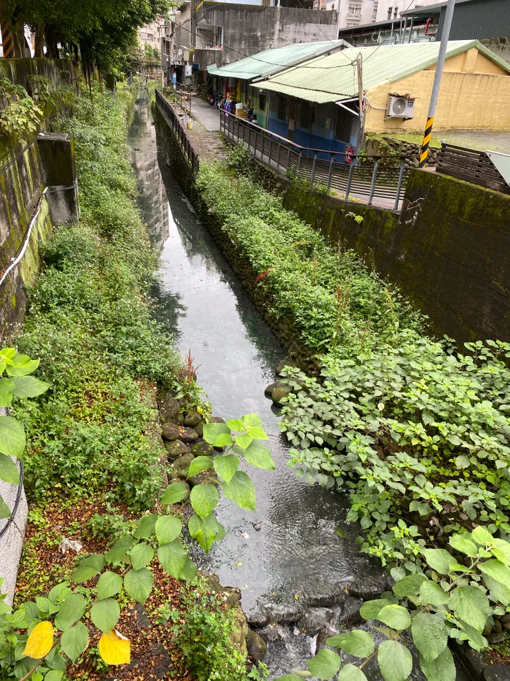 力行橋上左望瑠公圳