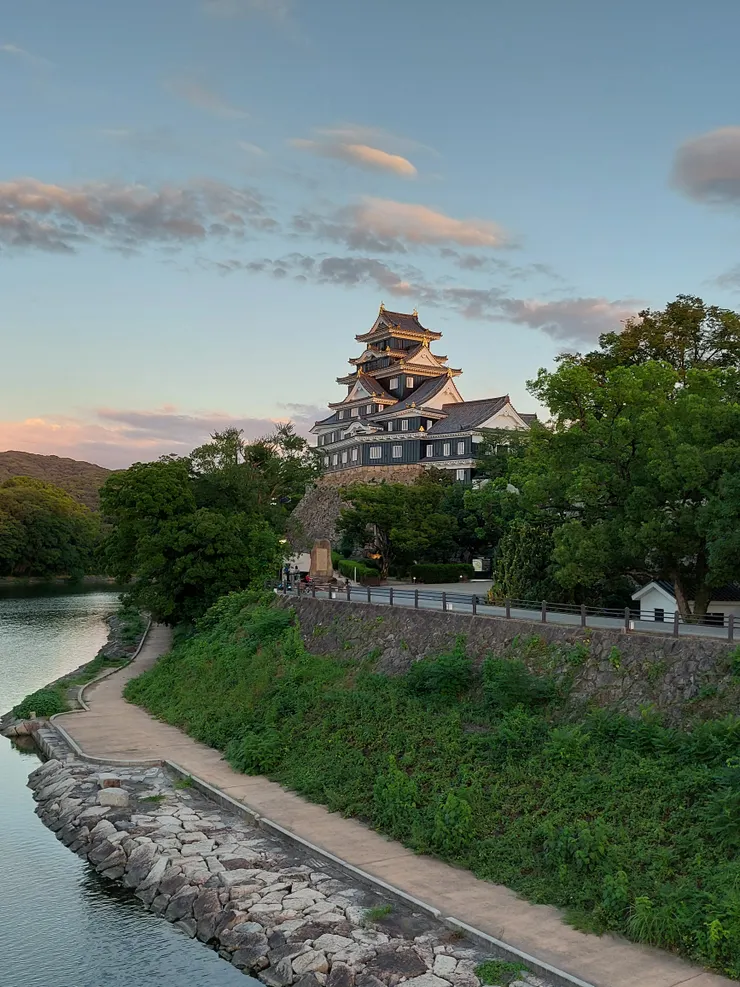 看到岡山城啦!