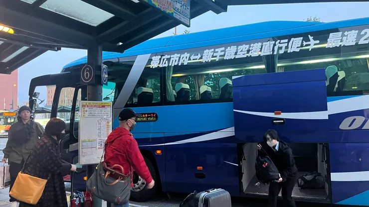 司機還會協助處理行李。