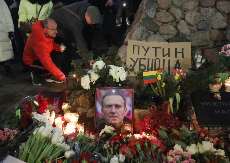 俄羅斯民眾悼念阿列克謝．納瓦尼 〈網路圖片〉