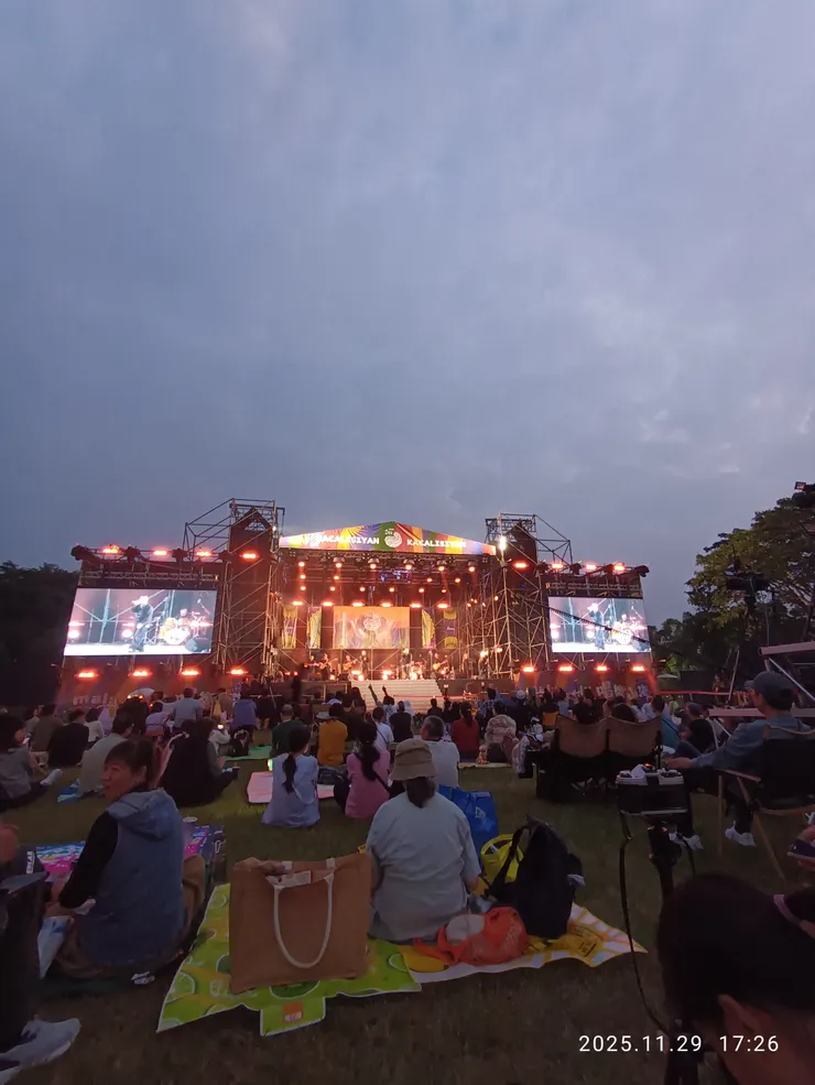 斜坡上的音樂季，自拍攝，大舞台