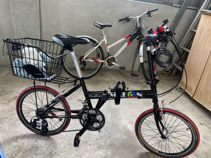 阿伯幫忙調整好的椅座