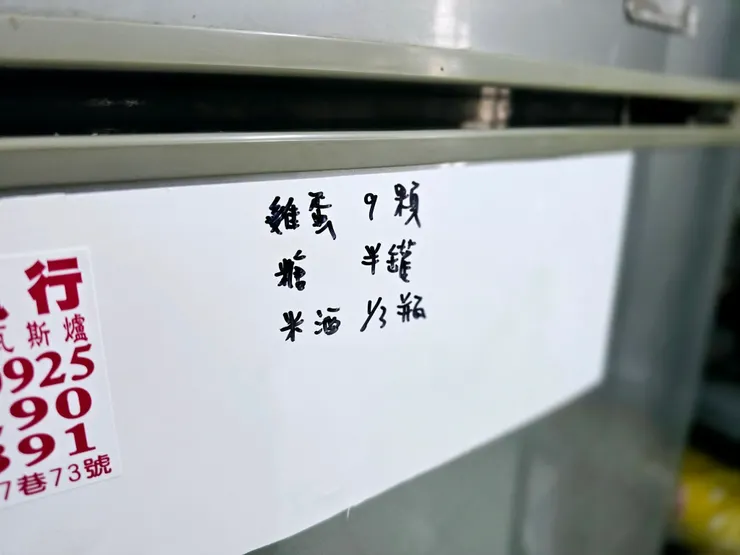 體驗愛塗鴉寶貝看過來!可自由裁切、牆壁、木板隨處可黏、白板