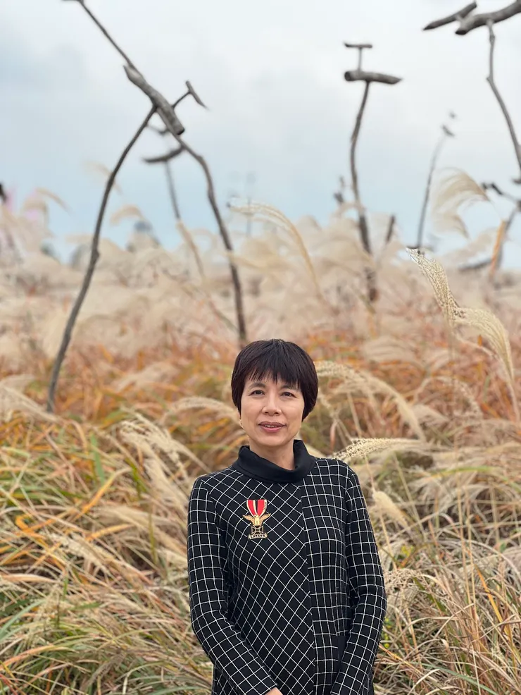 芒草和藝術裝置