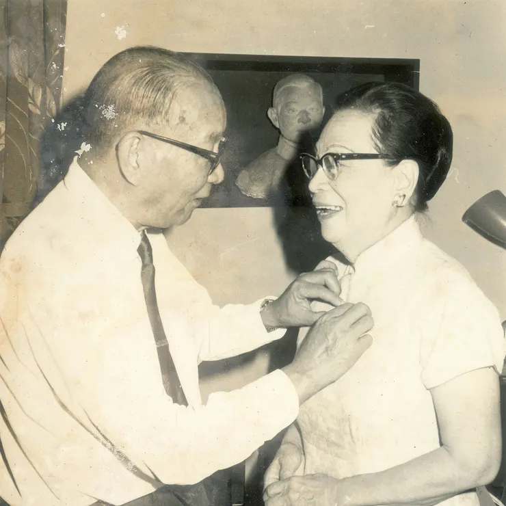 林語堂與夫人廖翠鳳1969年結婚50週年合影，後方牆壁上的胸像就是Jo Davidson的作品