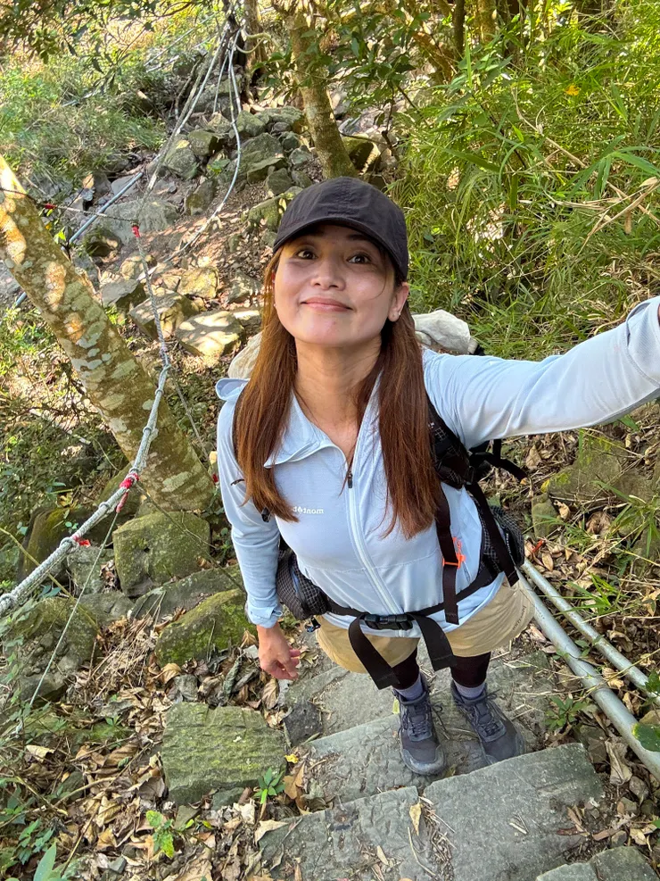 單獨出門爬山只能拍大頭照了