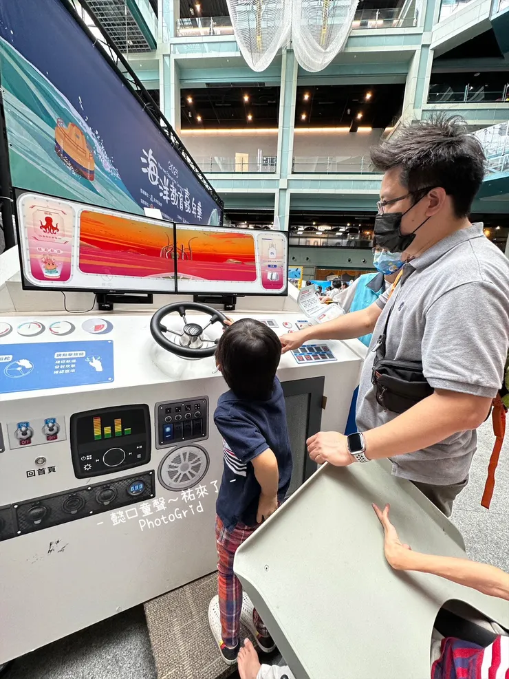 八爪海怪投擲海洋廢棄物，為了守護海洋必須答對題目把海洋變回藍色。