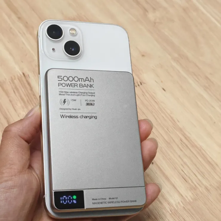 兼容手機、耳機、手錶，小小一個全搞定！