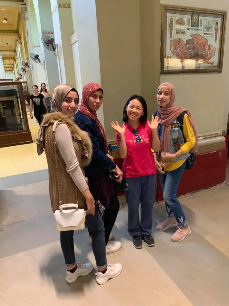 有2組人馬分批來拍照，也不知道為什麼亞洲人在這裡很受歡迎?！（這裡的女生都帶頭巾穿長袖）