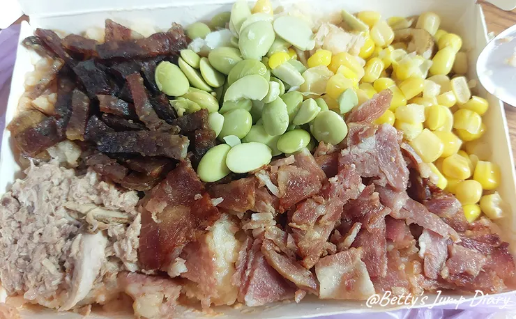 ▲桃園觀光夜市-綜合烤馬鈴薯/圖片來源：Betty's Jump Diary