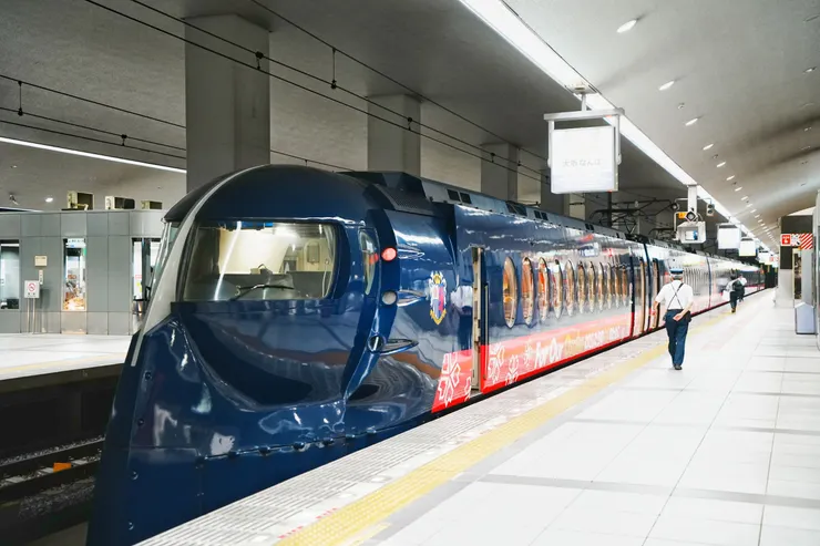 特急Rapi:t 車頭長得很像鐵人28號