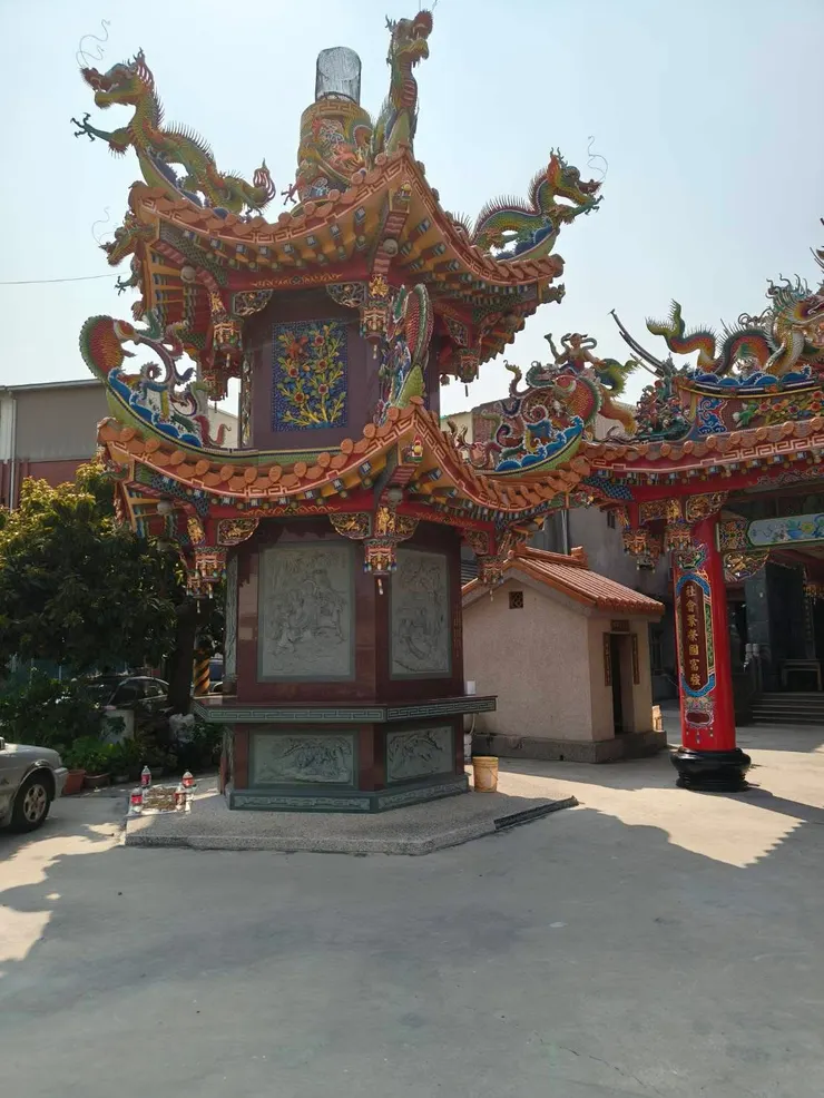 閩南式三川殿建築(圖片截圖於網路)