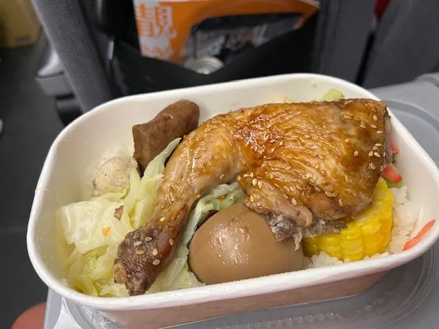 台鐵雞腿便當，沒有中午的悟饕好吃