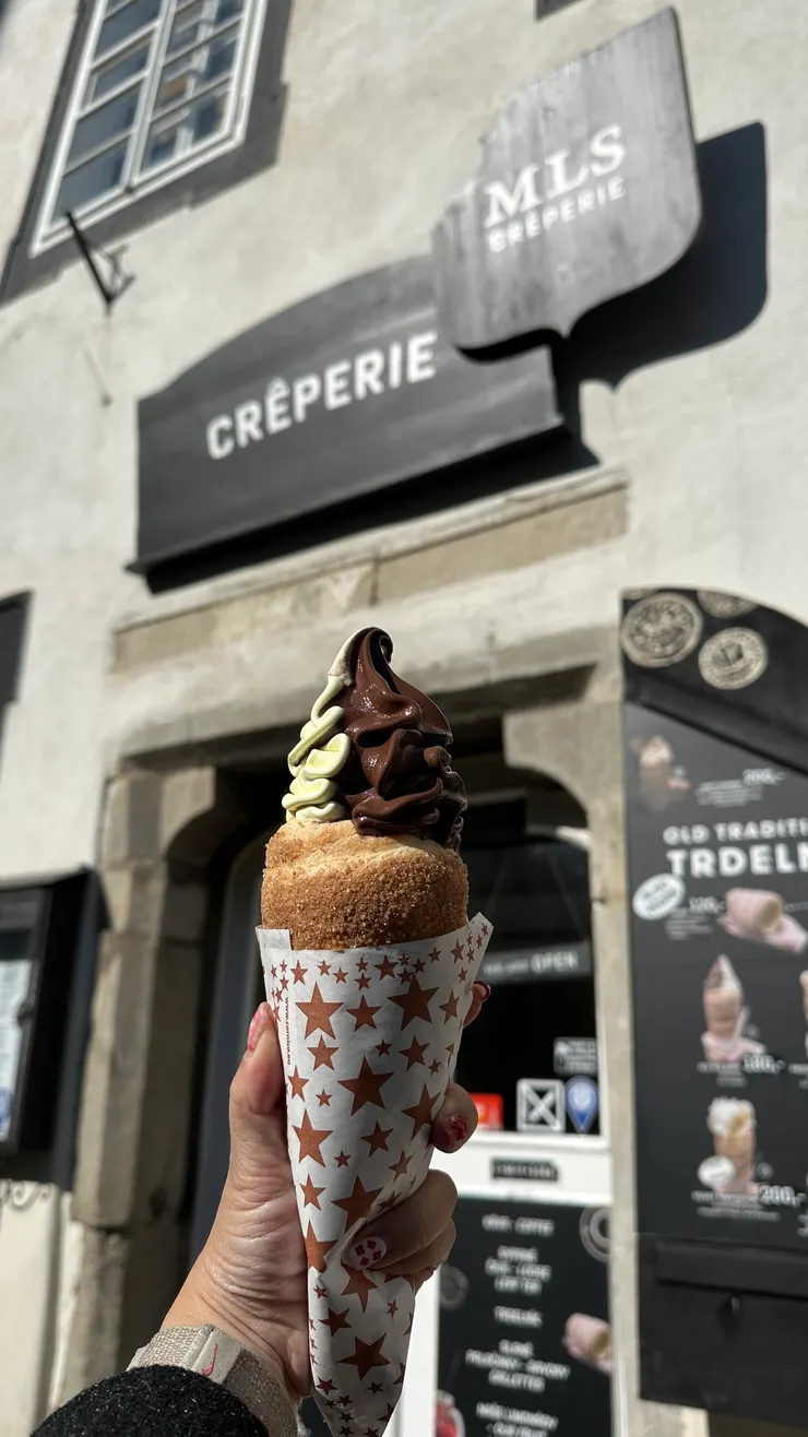 這一隻180克朗，我個人覺得嚐鮮吃原味就好，不用＋冰淇淋，超貴根本貢潘吶