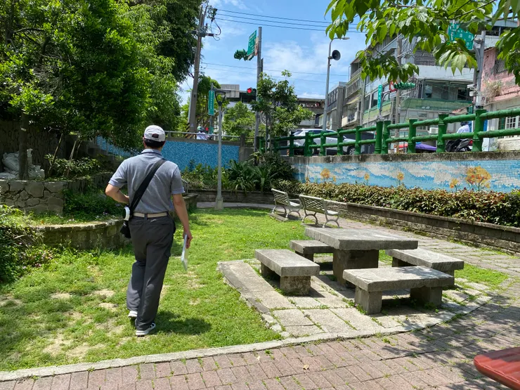 萬盛溪從萬盛公園西北角流出。