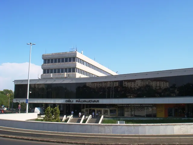 德利站的正面外觀，此照片取自 wiki 分享。