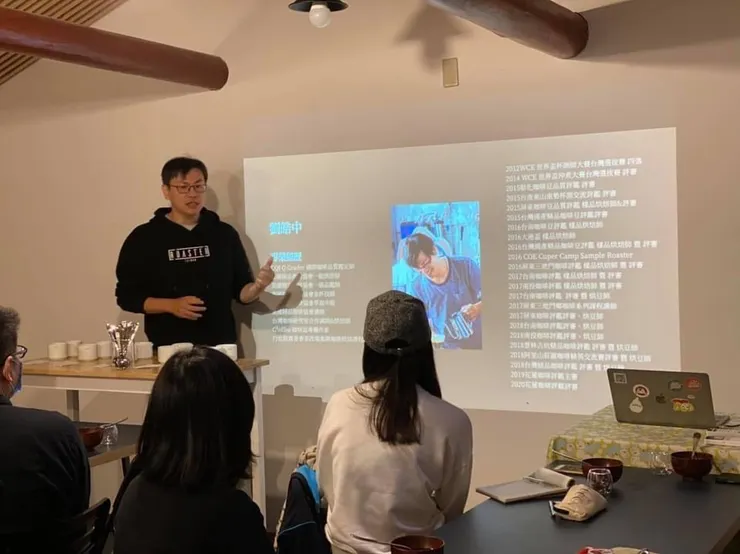 這幾年考一張咖啡證照，彷彿咖啡圈內的全民運動，我自己也有很多張。