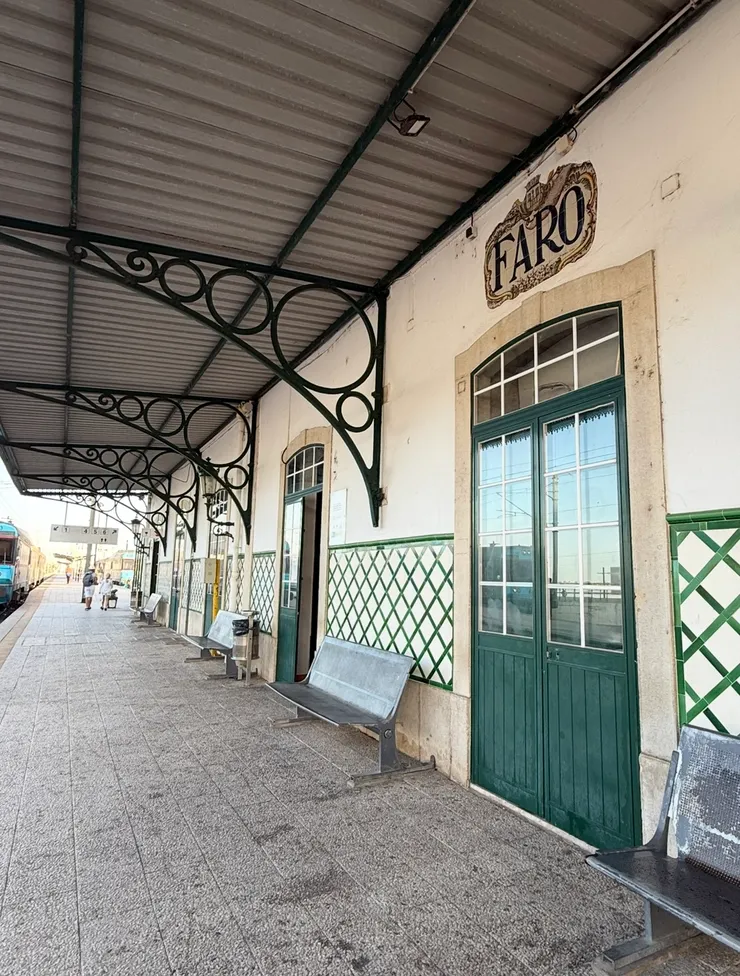 純樸的法魯火車站