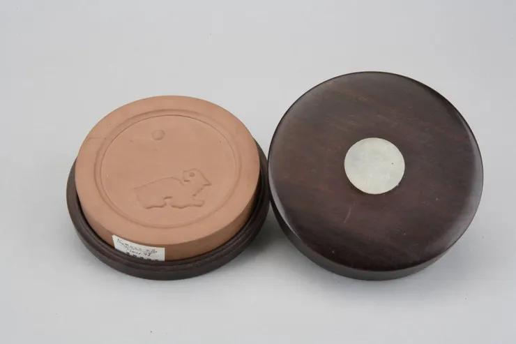 博物院藏品:澄泥彷宋玉兔朝元硯