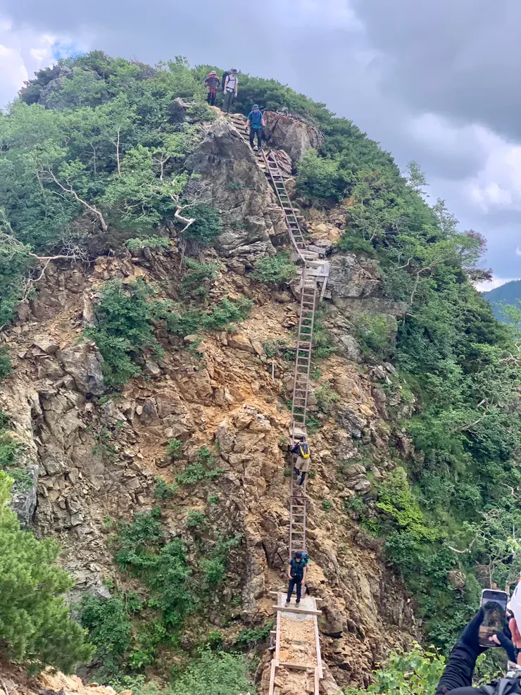 一路鐵梯上上下下