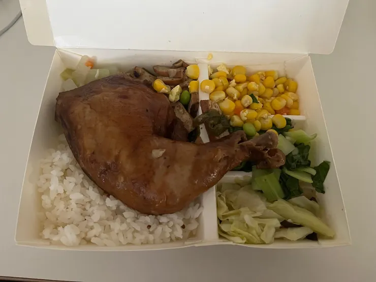 飯只吃喝一點點，玉米有吃完。