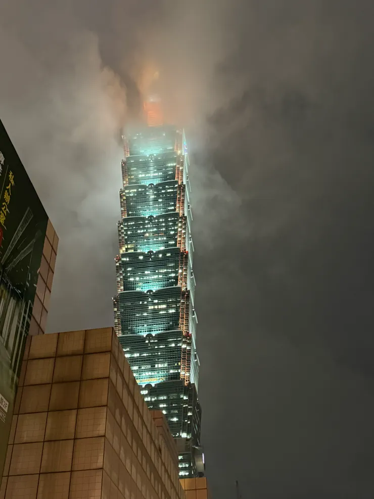 2025/12/09 晚上的 101 風景