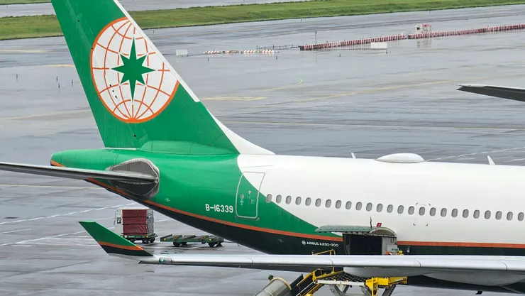 飛機的機型和國籍註冊編號都可以在機尾找到!