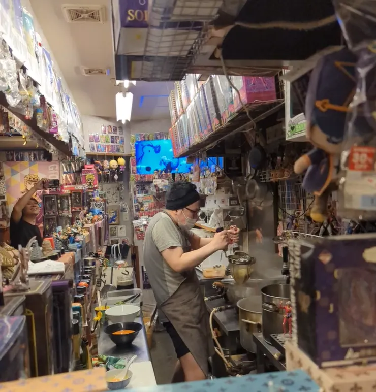 老闆真的超級戲劇化　超級可愛