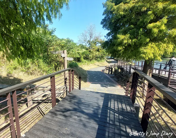 ▲新竹峨眉湖環湖步道/圖片來源:Betty's Jump Diary