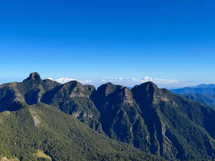 這三座山霸氣十足耶！