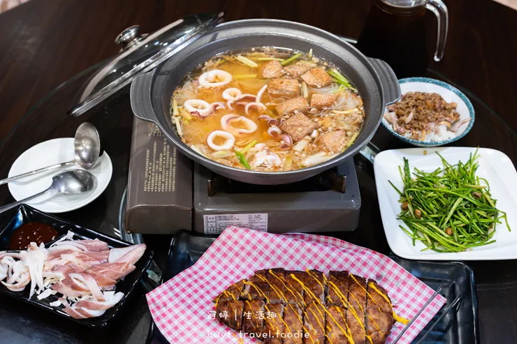 [台南新營聚餐好停車]華味香景觀宴會餐廳，熟客推薦菜單全攻略！必點350元大份量芋頭小卷米粉、功夫菜芋泥貢鴨，新營美食餐廳推薦，附最新菜單