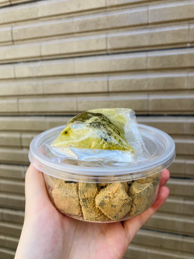 忍不住就在路邊開吃