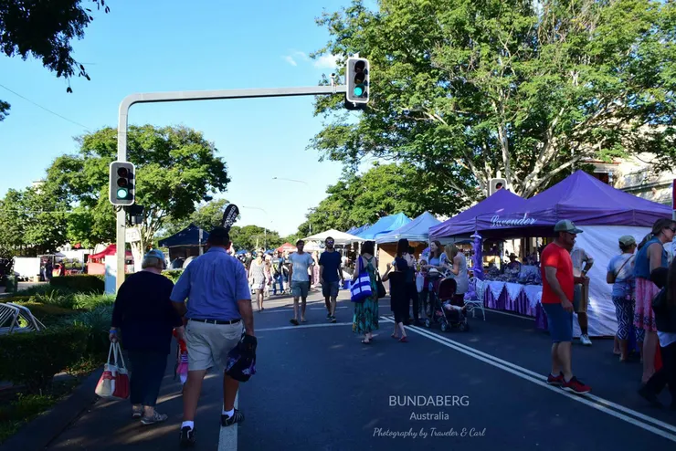 假日市集，天氣很好，不少人都跑出來逛街