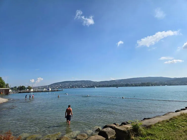 蘇黎世湖游泳戲水日光浴