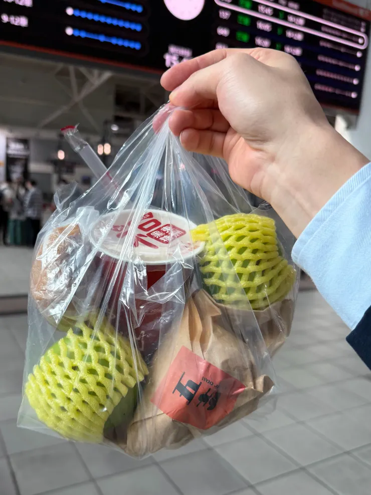 高雄出差的收穫：肉粽、手搖飲、黑糖饅頭和棗子