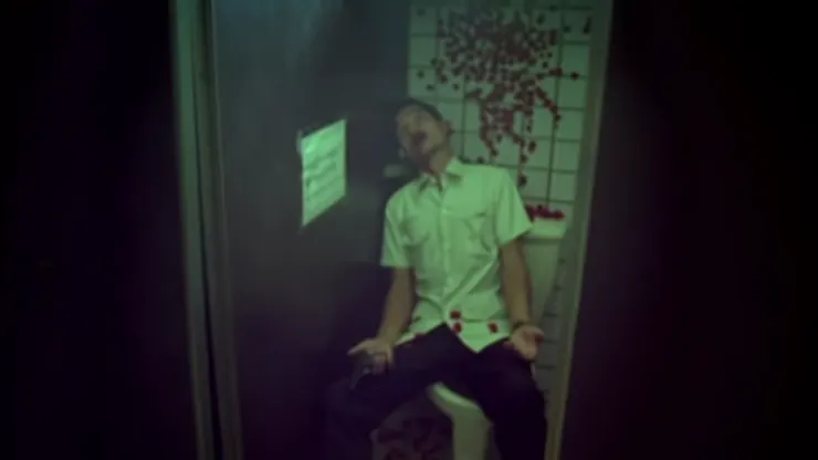 究竟我們要有多大智慧，才能拿走對一個地方的「玫瑰色眼鏡」？ (圖片來源：張懸 - 玫瑰色的你MV）(按：現在的安溥就...(搖頭嘆息中))