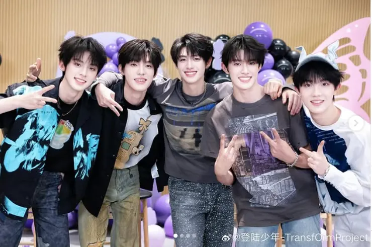 左至右:左航>張澤禹>朱志鑫>張極>蘇新皓