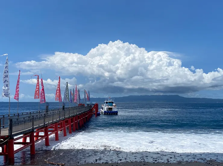遠方的佩尼達島