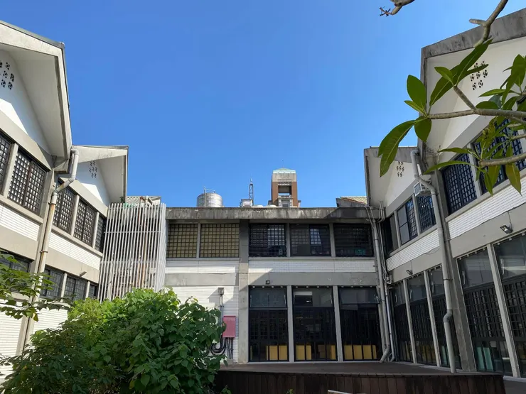 前後棟之間的活動空間