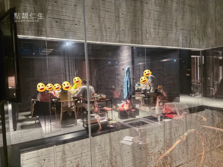 座位隱密性蠻夠的 整體走黑色暗色調｜天鍋麻辣鍋
