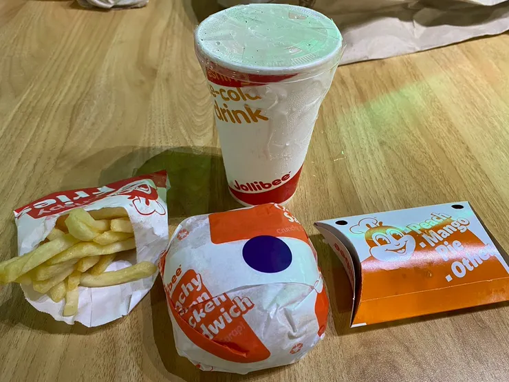 Jollibee 它的chicken hamburger 我超級愛