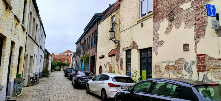 【別問任一小巷的名只管往裡面踩...送別Jayasri和老婆出門向東,先去採訪十字門和老風車。昨天陽光明媚,今天則陰陰的,後來還下起濛濛細雨 。】