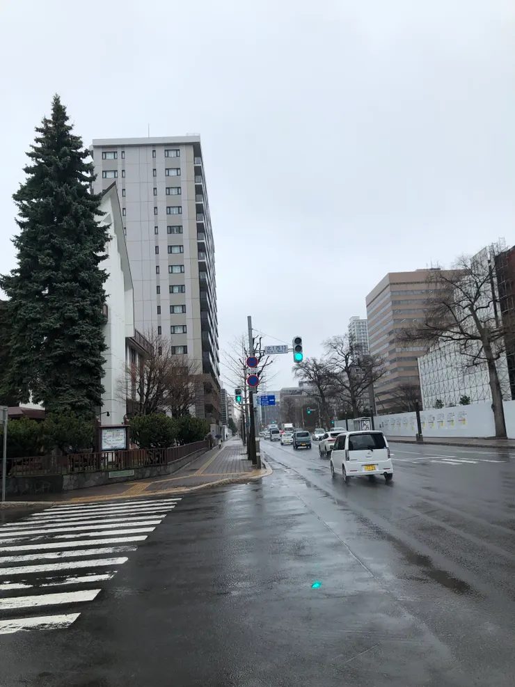 那天，城市一切如常。