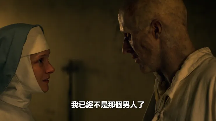 米娜與強尼，這個場景充滿感動。但這把「契訶夫之槍」之後兩次出現則是每況愈下。第二次出現米娜與強尼的親密，是入夜後強尼露出獠牙並流口水的場景，該場景以強尼試圖自殺為終。而最後一次出現的「契科夫之槍」，則是米娜邀請了「強尼」，然而這卻是魔鬼的偽裝。（Source : Netflix。）