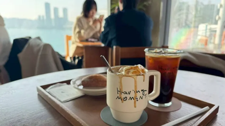 招牌冰淇淋拿鐵和肉桂費南雪都好。