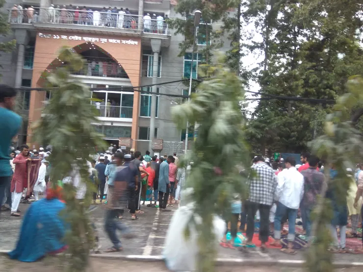 每年四月的齋戒月,時間一到,各地自動集結禱告