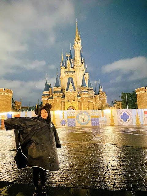 東京迪士尼樂園灰姑娘城堡雨天景色