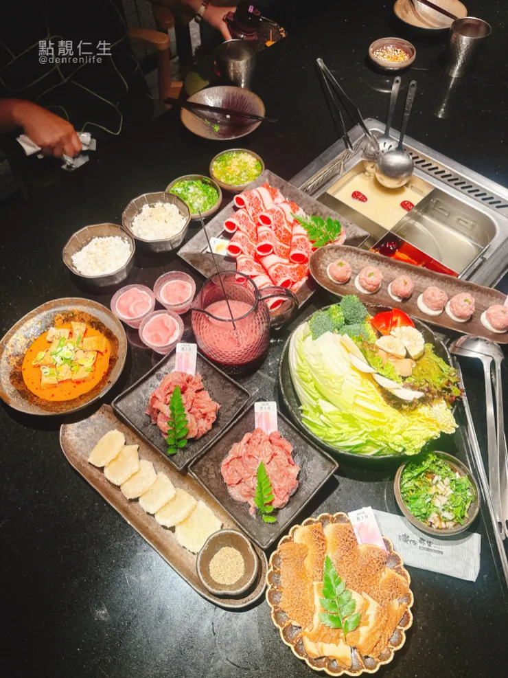 天鍋麻辣火鍋 台南新興店 點了滿滿一桌